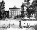 Первая гимназия, Киев, которую в свое время окончили А.Луначарский, Б.Паустовский и М.Булгаков